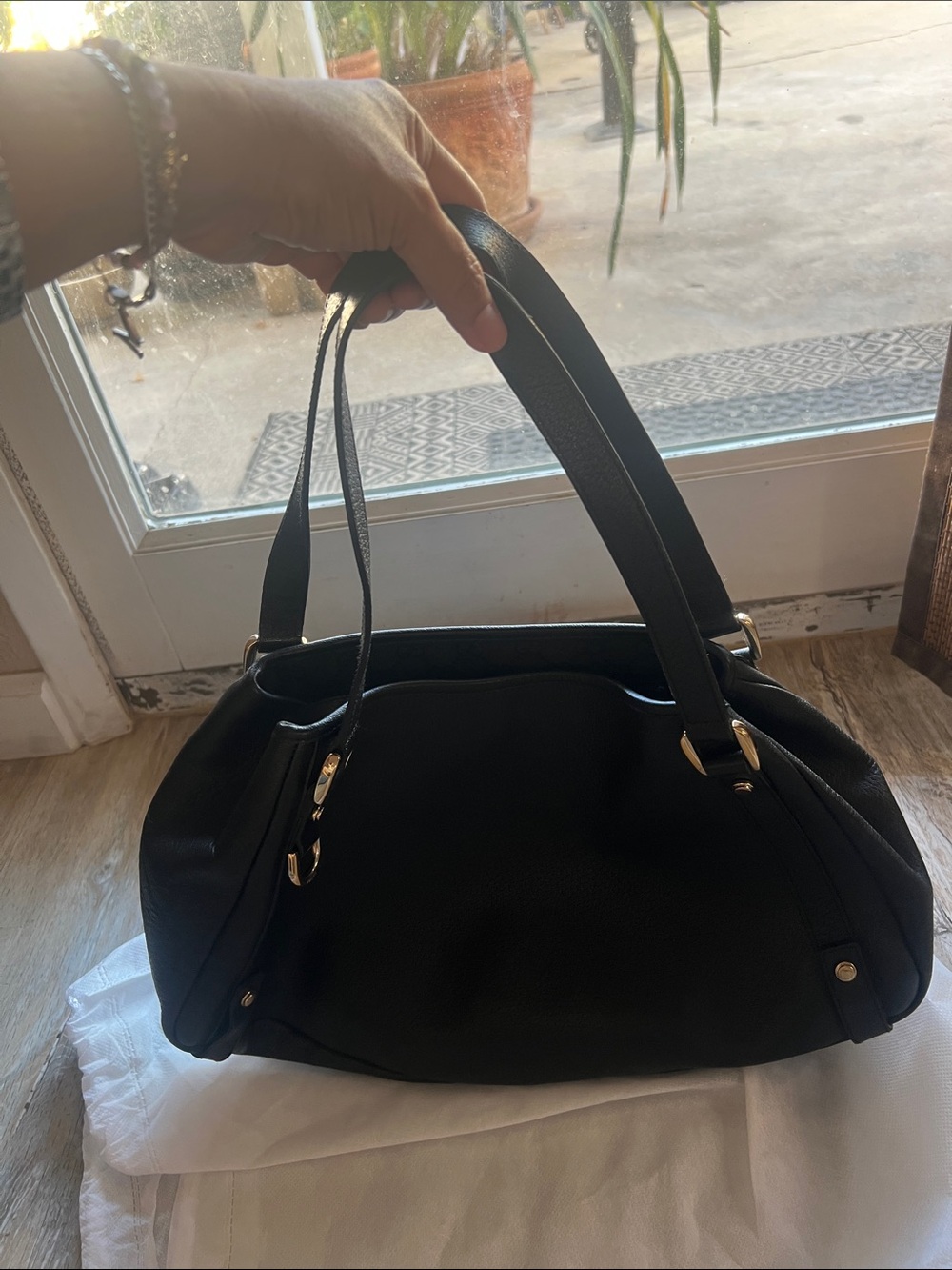 Gucci Black Leather Shoulder Bag with Gold-Tone Hardware